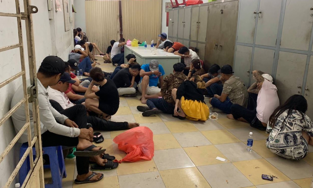 phê ma túy trong quán bar sài gòn ảnh 2 phe ma tuy trong quan bar sai gon anh 2