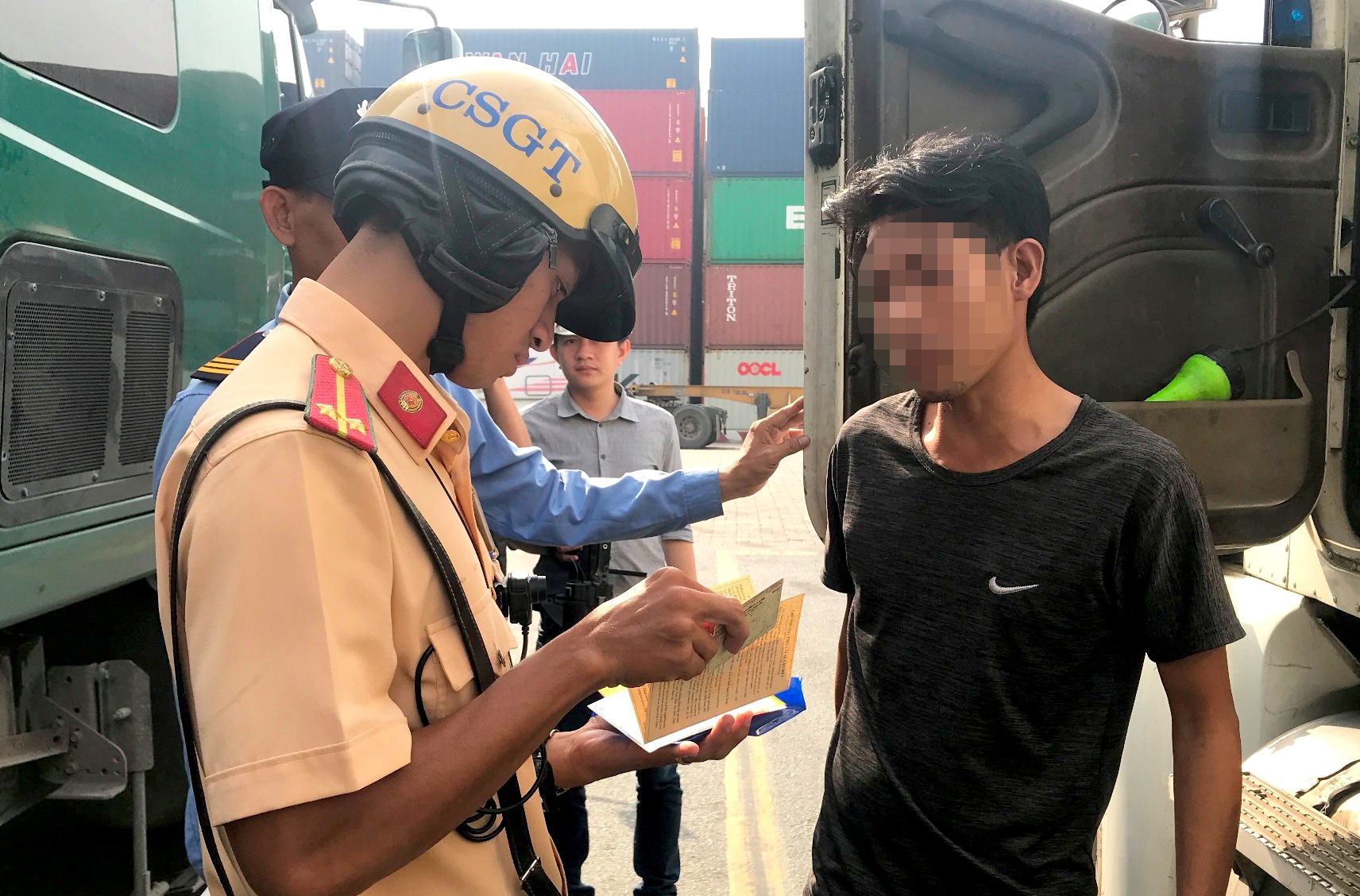 Hai lai xe container vao cang Cat Lai duong tinh voi ma tuy hinh anh