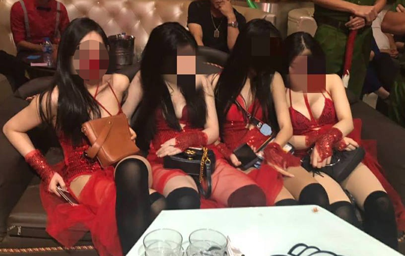 12 nguoi phe ma tuy trong quan bar co vu nu khieu dam hinh anh
