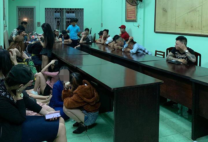 bắt ma túy trong quán bar ảnh 3 bat ma tuy trong quan bar anh 3