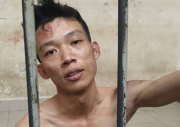 Bat ke giat iPhone X cua du khach nuoc ngoai ngay 29 Tet hinh anh