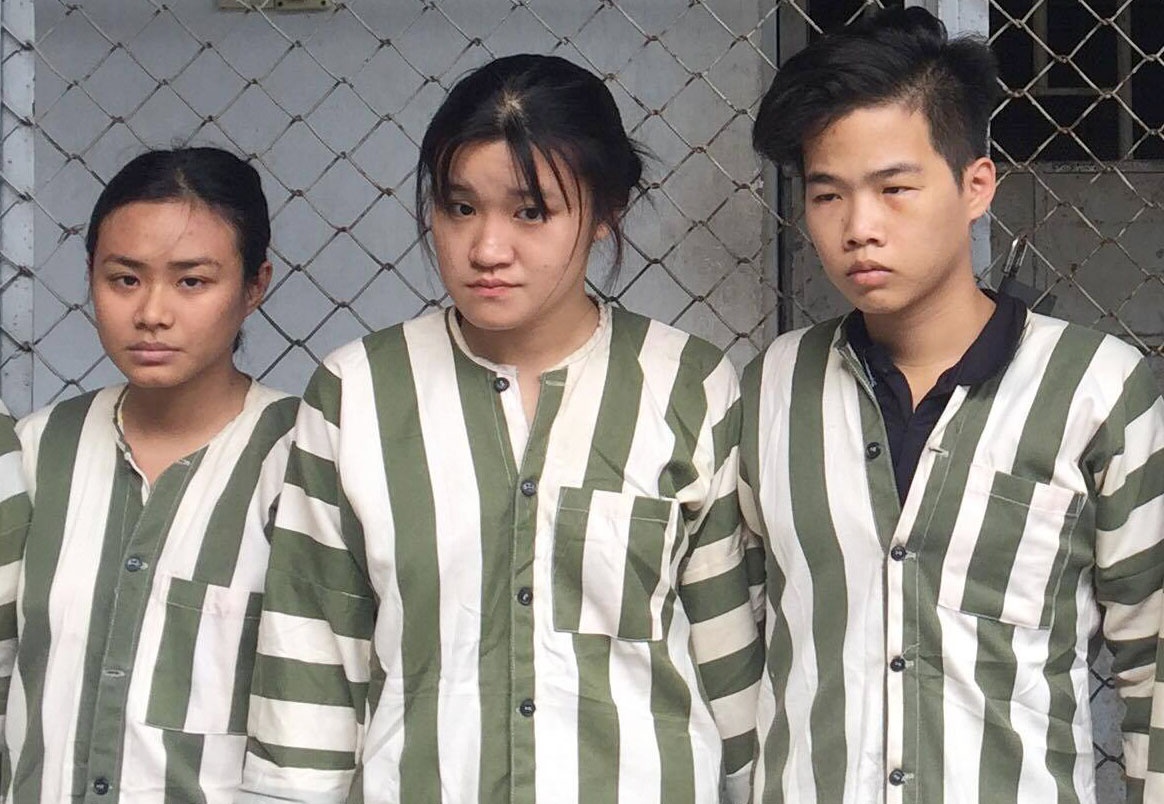 Bat nhom sinh vien dan canh cuop tui xach hang hieu o Sai Gon hinh anh