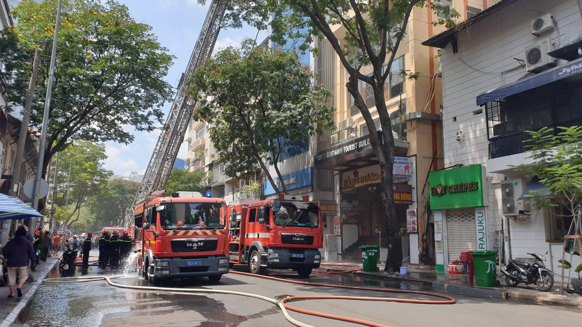 chay lon gan pho di bo nguyen hue anh 2