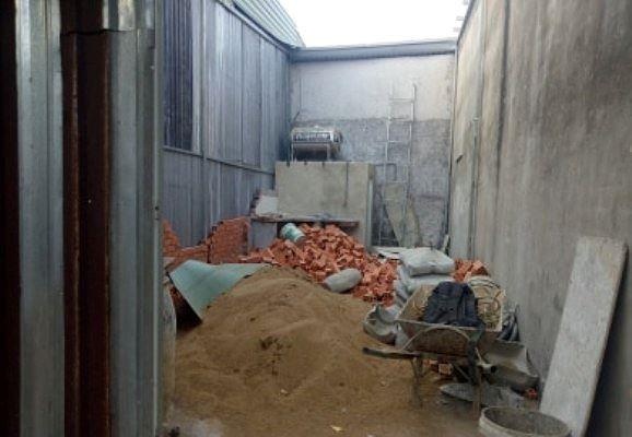 Di lam ve, nguoi dan ta hoa phat hien ca ngoi nha bien mat hinh anh