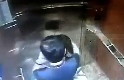 Nhan chung ta ga sam so be gai o thang may chung cu Sai Gon hinh anh