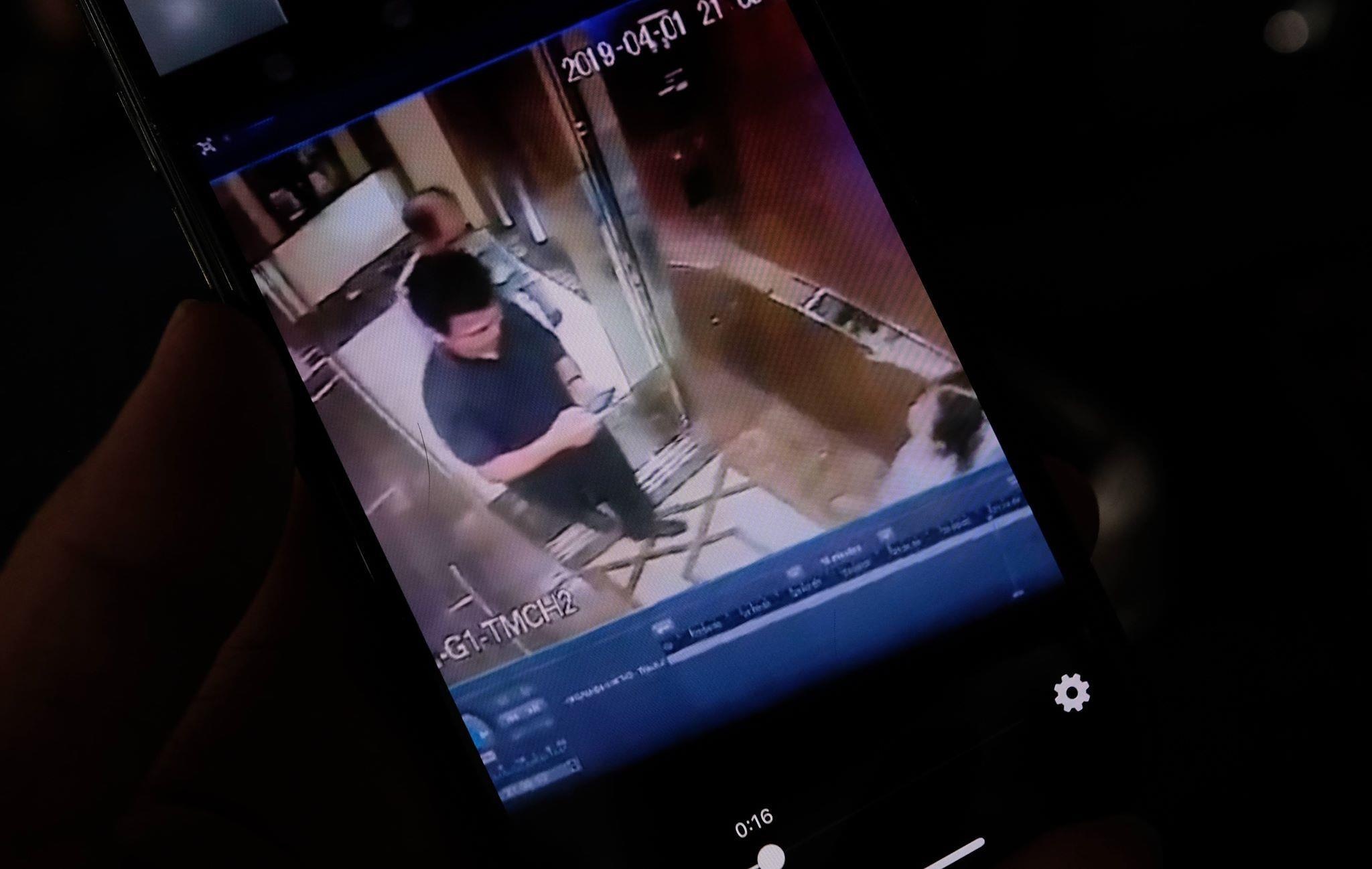 Cuu Vien pho VKS Da Nang khai uong 1 chai bia truoc khi dam o be gai hinh anh