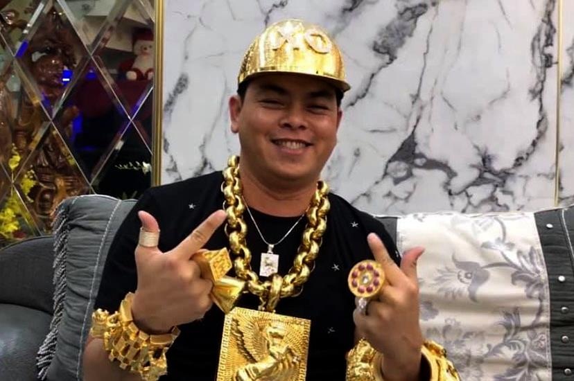 Phuc XO bi bat khan cap hinh anh