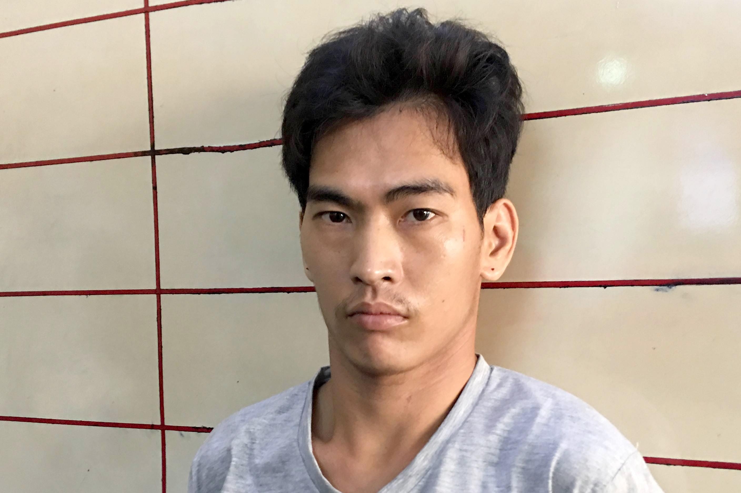 Be gai 9 tuoi choi trong cong vien bi ga trai hiep dam hinh anh