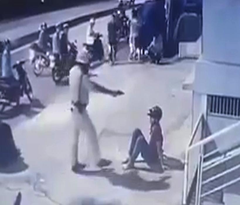 CSGT danh nguoi o Sai Gon anh 1