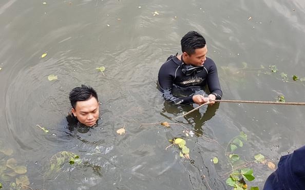 Tim thay thi the hai hoc sinh bi duoi nuoc tren song Dong Nai hinh anh