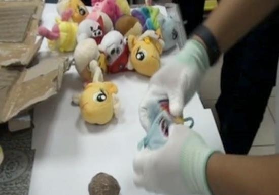 7,4 kg ma tuy trong ruot thu nhoi bong, dia hat vao Viet Nam hinh anh