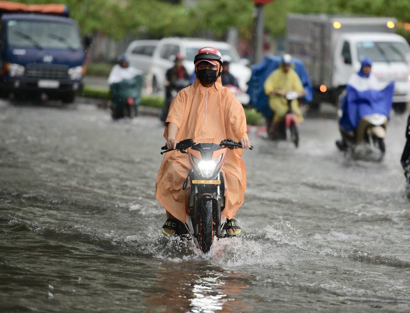 mua ngap o sai gon anh 2