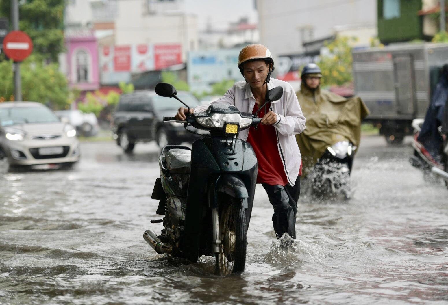 mua ngap o sai gon anh 3