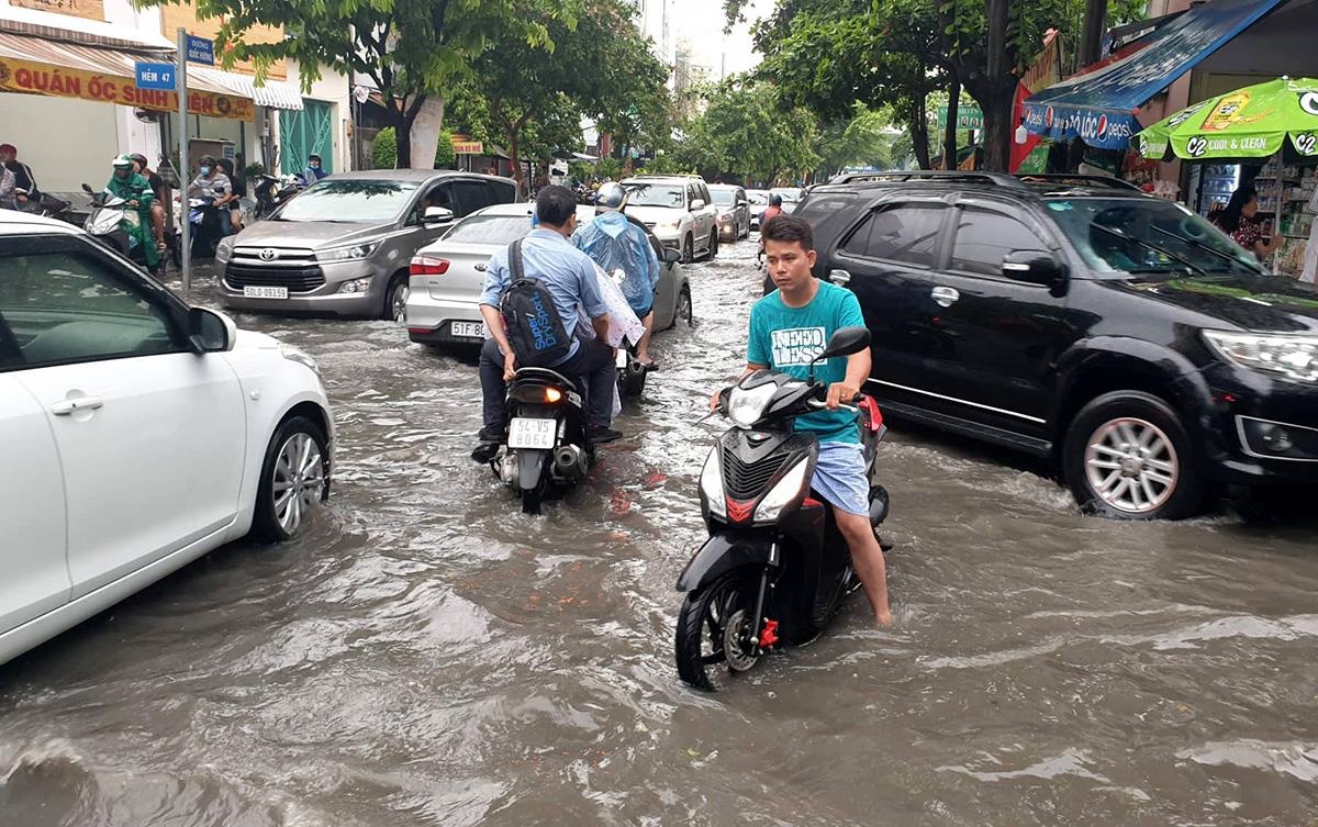 mua ngap o sai gon anh 8