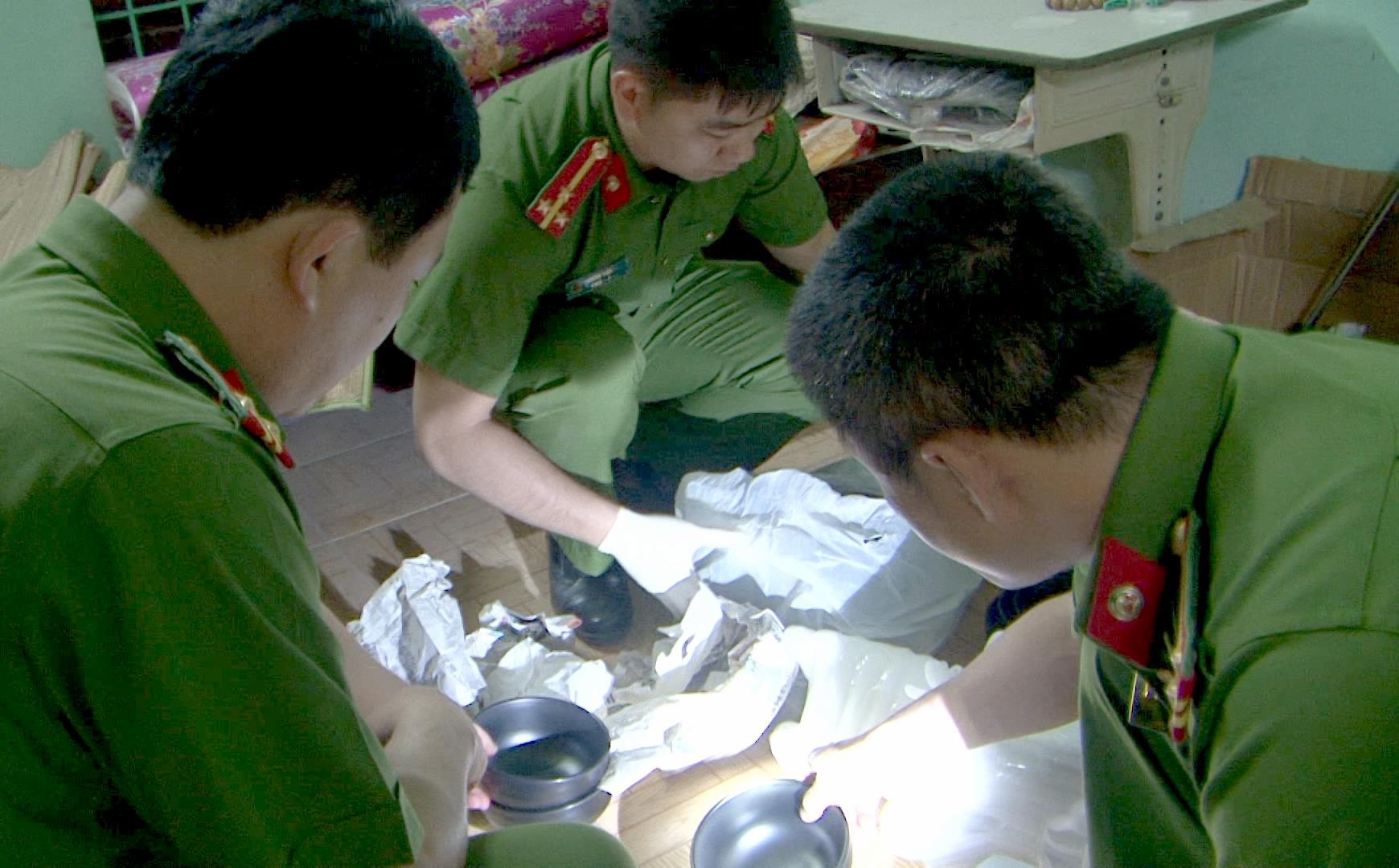 Nam thanh nien tu vong sau vu hon chien trong dem hinh anh