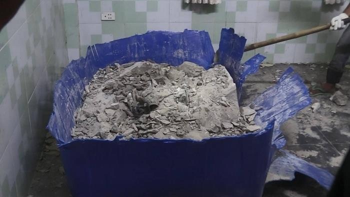 thi the nguoi trong khoi be tong anh 2