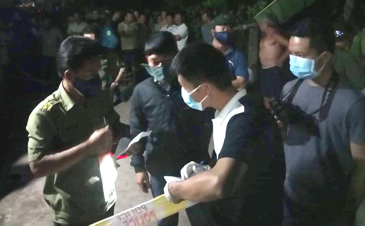 Bat 4 phu nu nghi lien quan den vu 2 thi the trong khoi be tong hinh anh