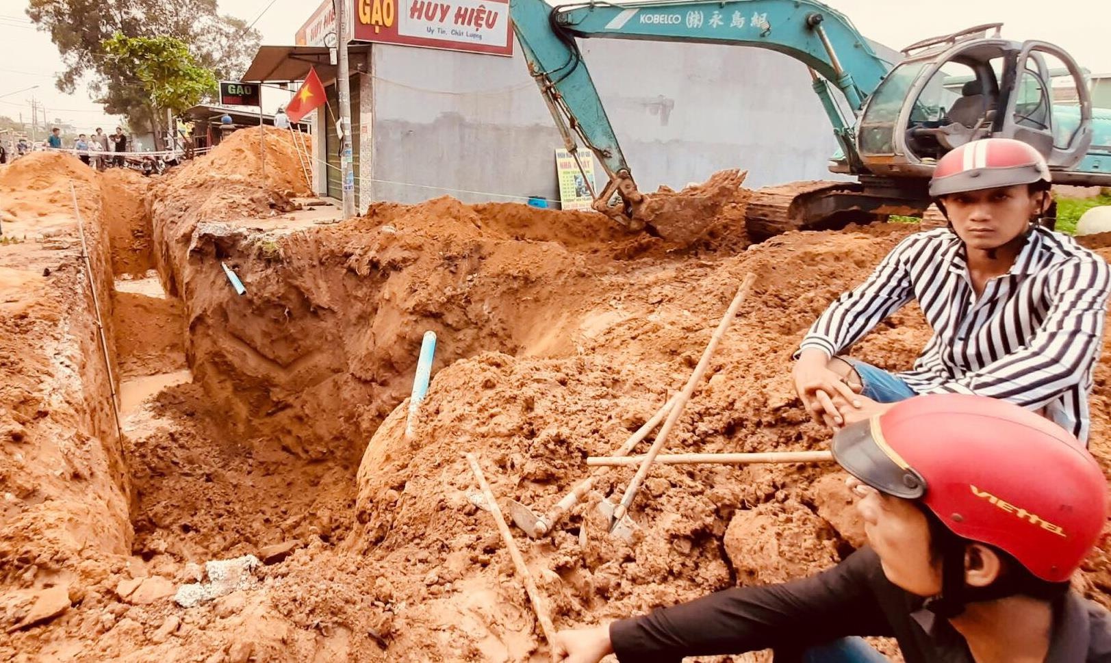 Nguoi dan ong tu vong khi dao cong thoat nuoc hinh anh