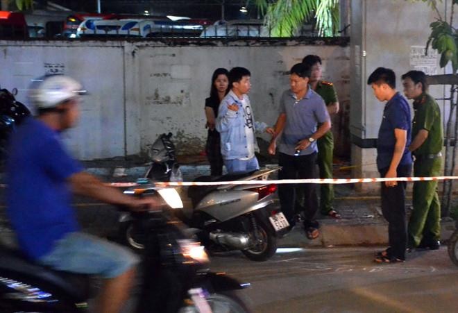 Bat nghi can sat hai chu quan nuoc o Sai Gon hinh anh