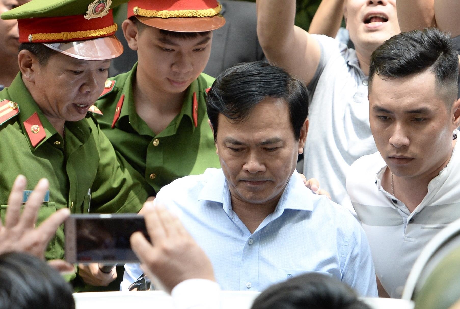 nguyen huu linh dam o be gai anh 4