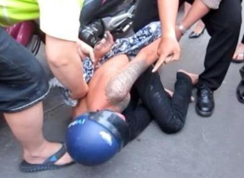 Bat nhom cuop nghien ngap chuyen tan cong phu nu o Sai Gon hinh anh