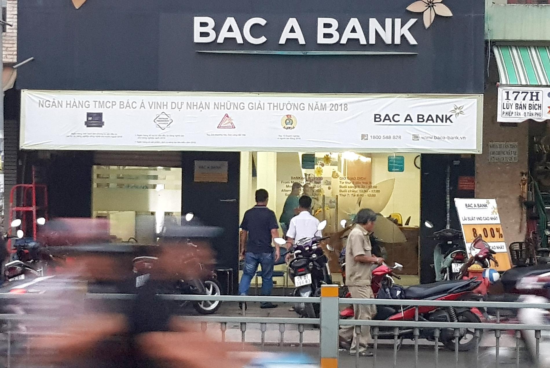 Bat nghi pham 9X cuop ngan hang o Sai Gon hinh anh