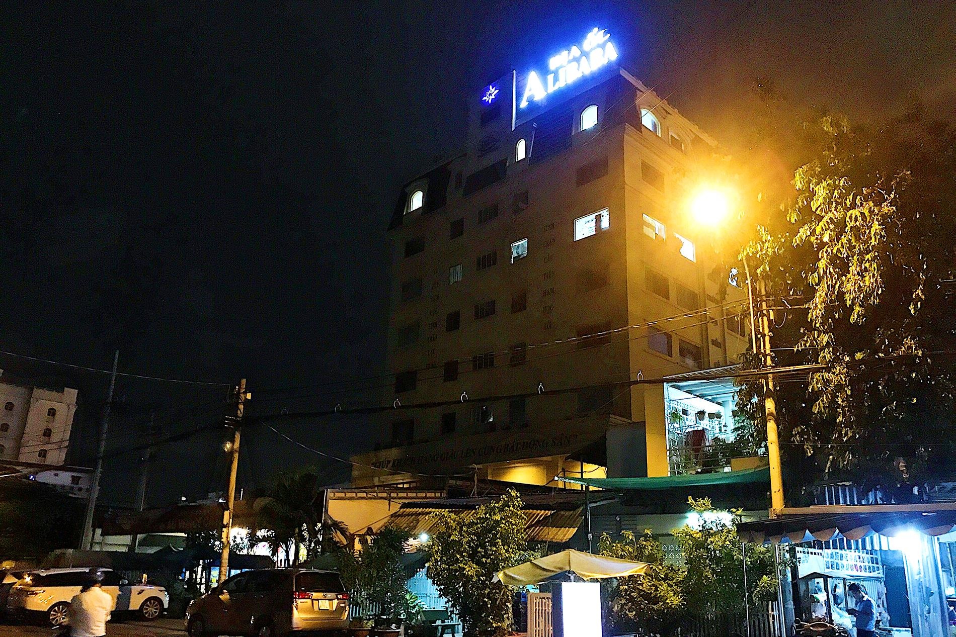 nhan vien alibaba danh nguoi anh 2