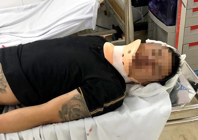 Khach hang to bi nhan vien Cong ty Alibaba danh nhap vien hinh anh