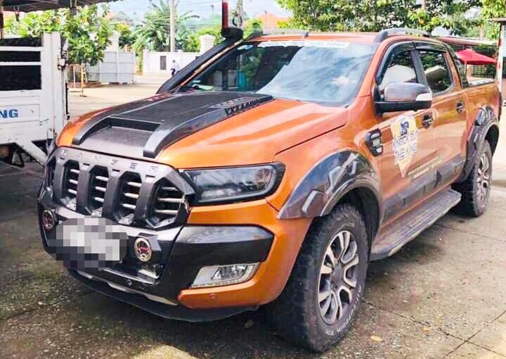 Tai xe xe ban tai 'treu nguoi' nguoi khac bi tuoc bang lai 60 ngay hinh anh