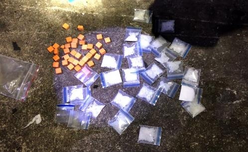 bat ma tuy trong quan bar anh 1