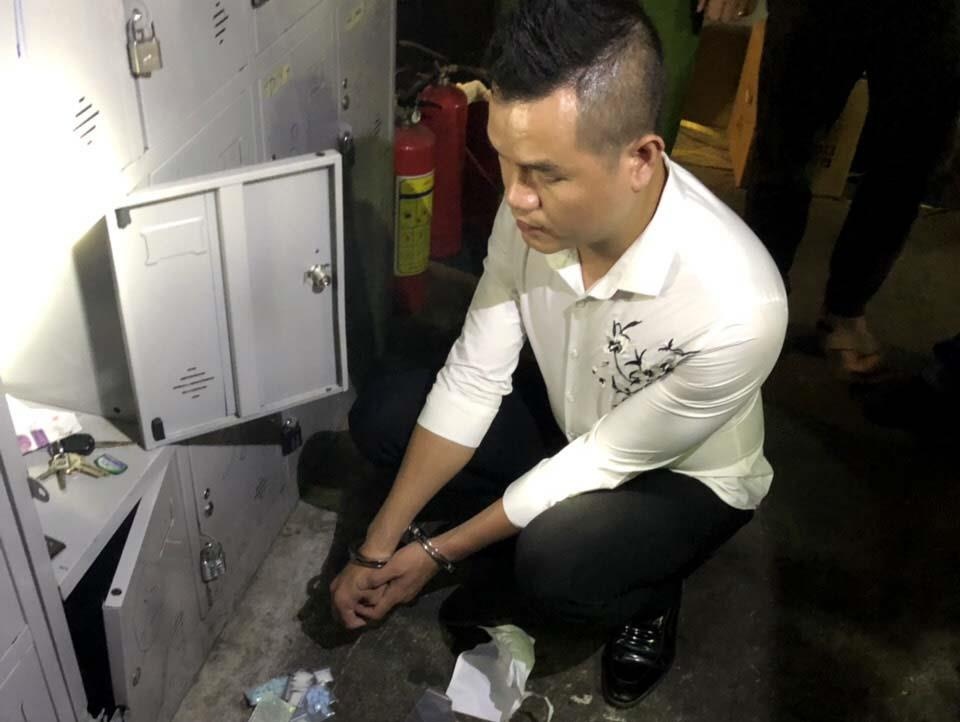 bắt ma túy trong quán bar ảnh 2 bat ma tuy trong quan bar anh 2