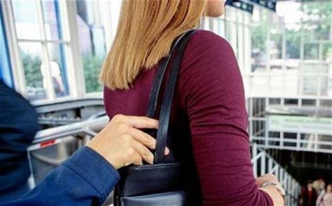 Bang trom chuyen moc tui khach di xe buyt o Sai Gon sa luoi hinh anh