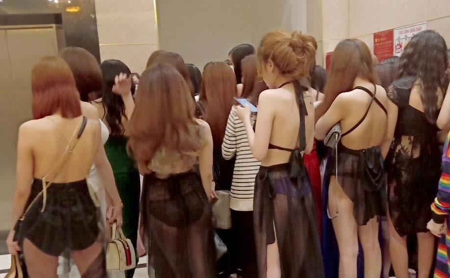 Tiếp viên nhà hàng ảnh 1 Tiep vien nha hang anh 1