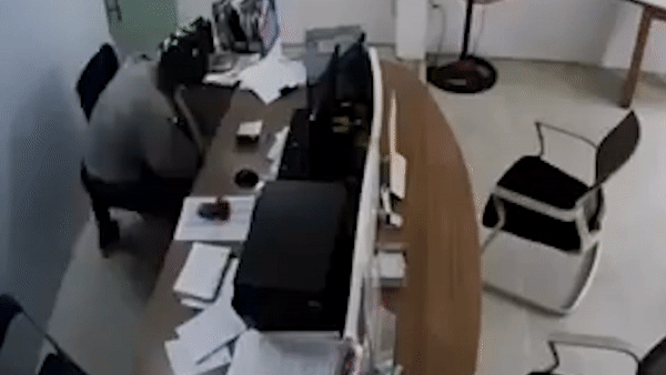 Nu nhan vien tay khong vat lon ten cuop co dao o Sai Gon hinh anh