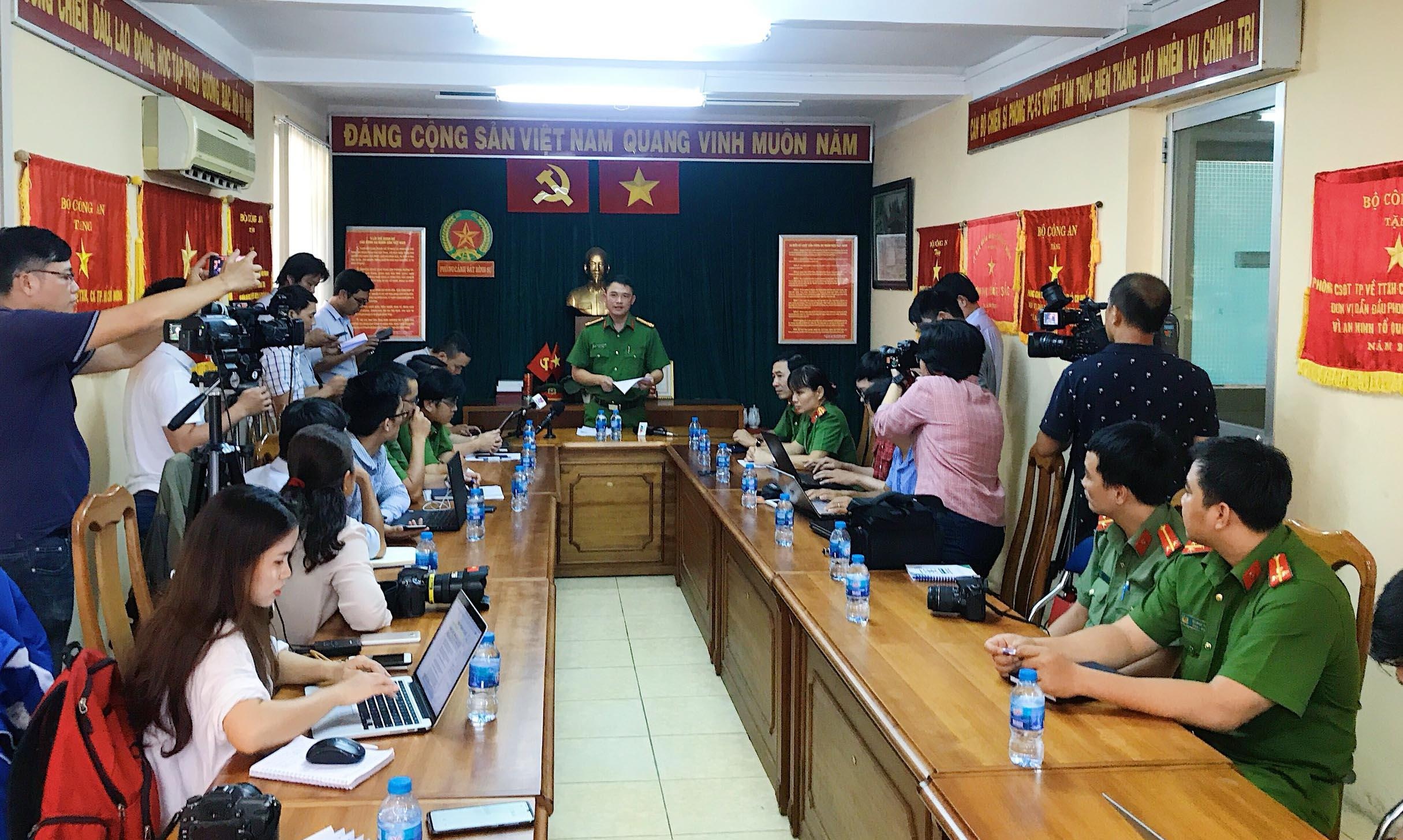 bat nhom tat son quan pho hoa anh 1