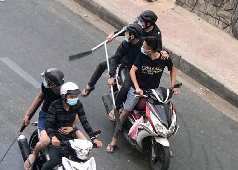 Lo dien nhom chem gan lia tay nguoi dan ong o Sai Gon hinh anh