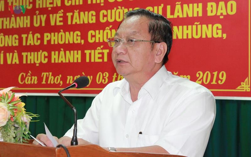 can bo can tho tham nhung anh 1