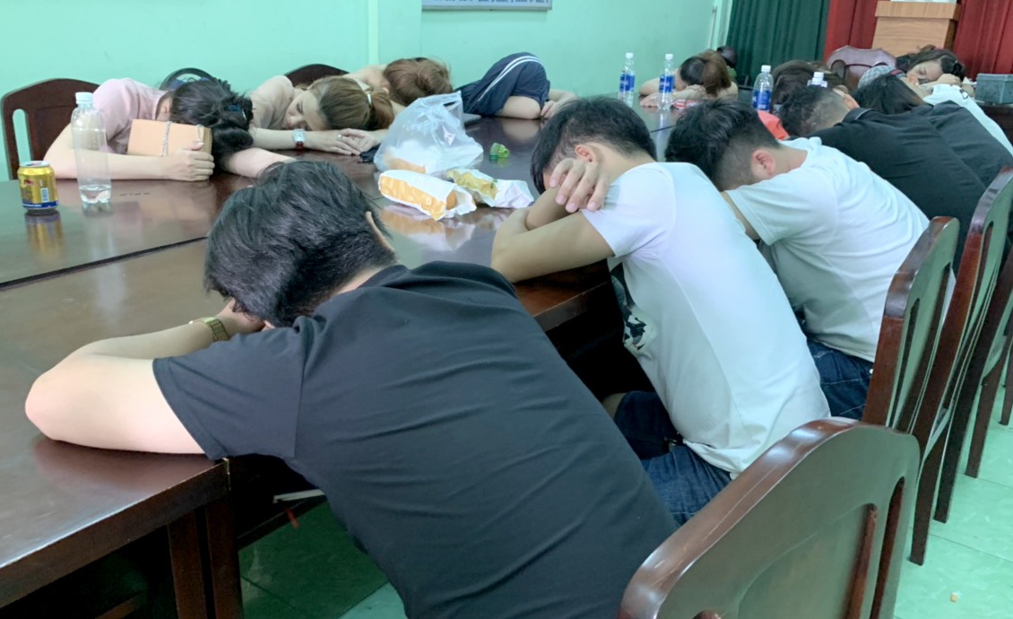 kiem tra quan bar o sai gon anh 3