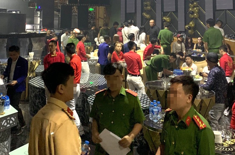 Hang chuc dan choi phe ma tuy trong quan bar 386 o Sai Gon hinh anh