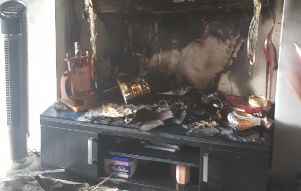 Cuu 2 nguoi trong can nha boc chay anh 2