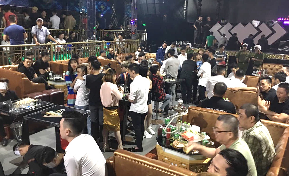 lap dat camera tai cac quan bar anh 2