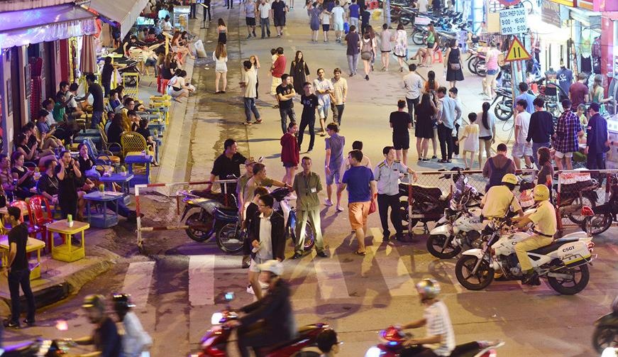 Du khach bi trom sach tai san o khu pho Tay hinh anh