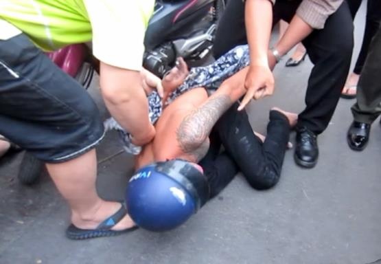 Thieu nien 15 tuoi cung anh trai cuop xe may o TP.HCM hinh anh