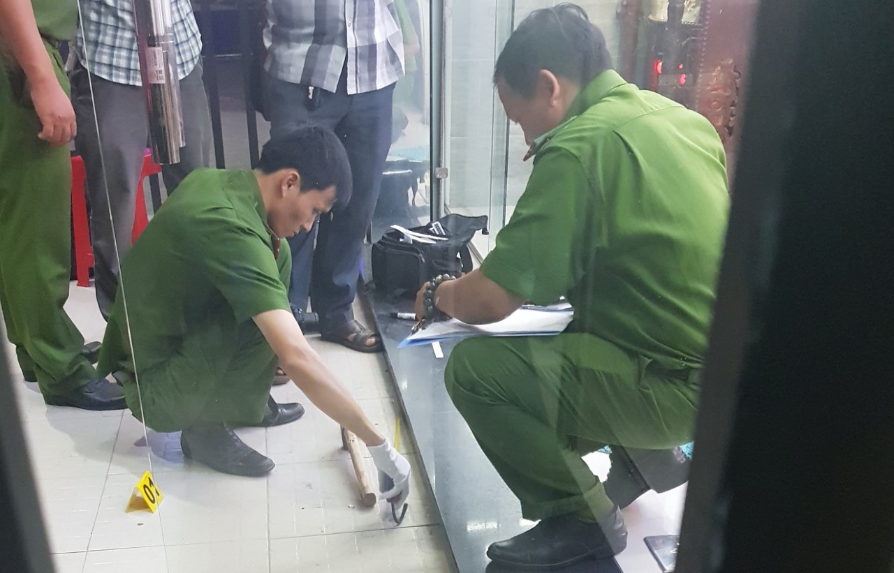 cướp tiệm vàng ở tphcm ảnh 3 cuop tiem vang o tphcm anh 3