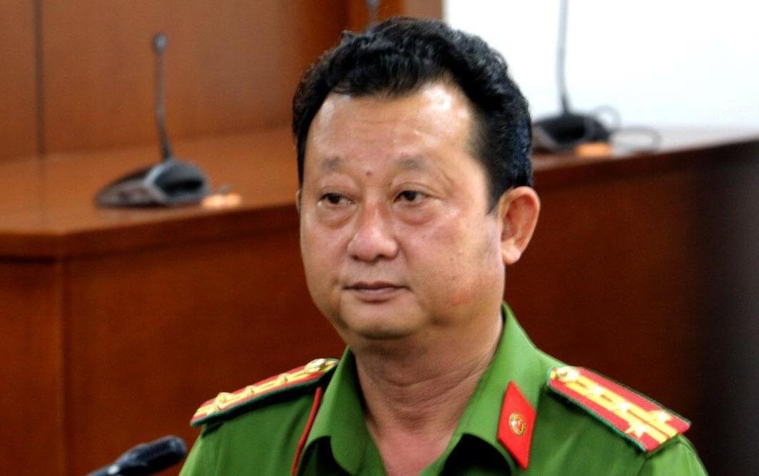 Can bo Trung tam Ho tro xa hoi doi thuoc la de dam o 3 be gai hinh anh