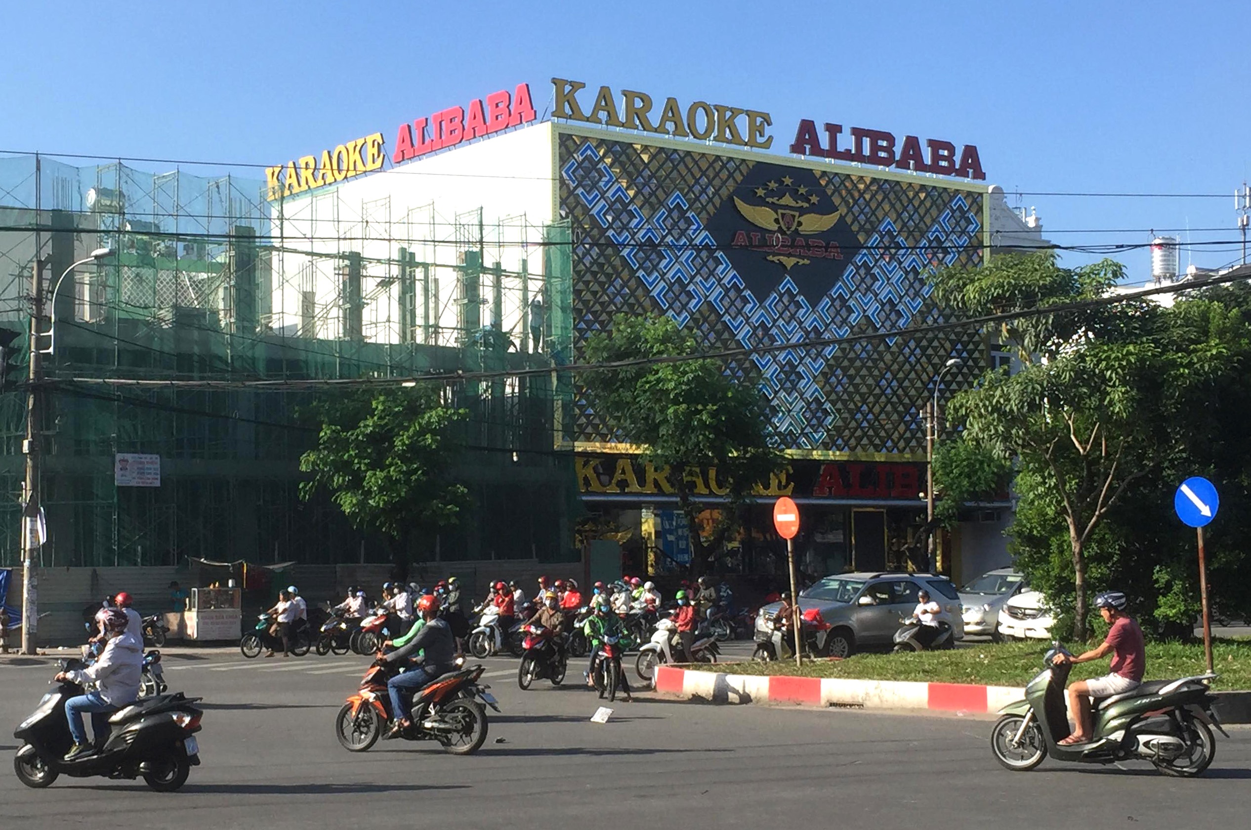 hỗn chiến ở quán karaoke ảnh 1 hon chien o quan karaoke anh 1