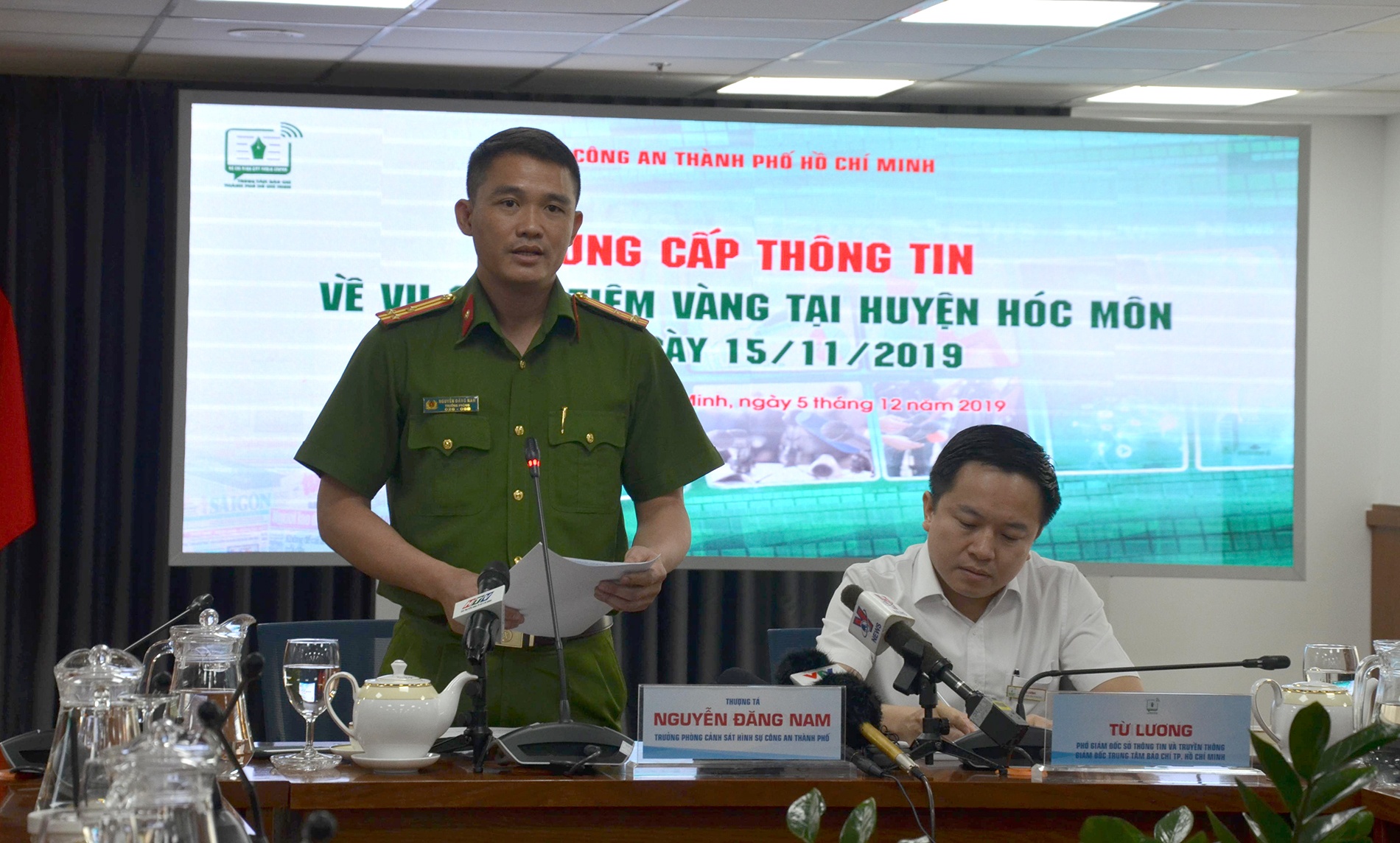 cướp tiệm vàng ở tp.hcm ảnh 1 cuop tiem vang o tp.hcm anh 1