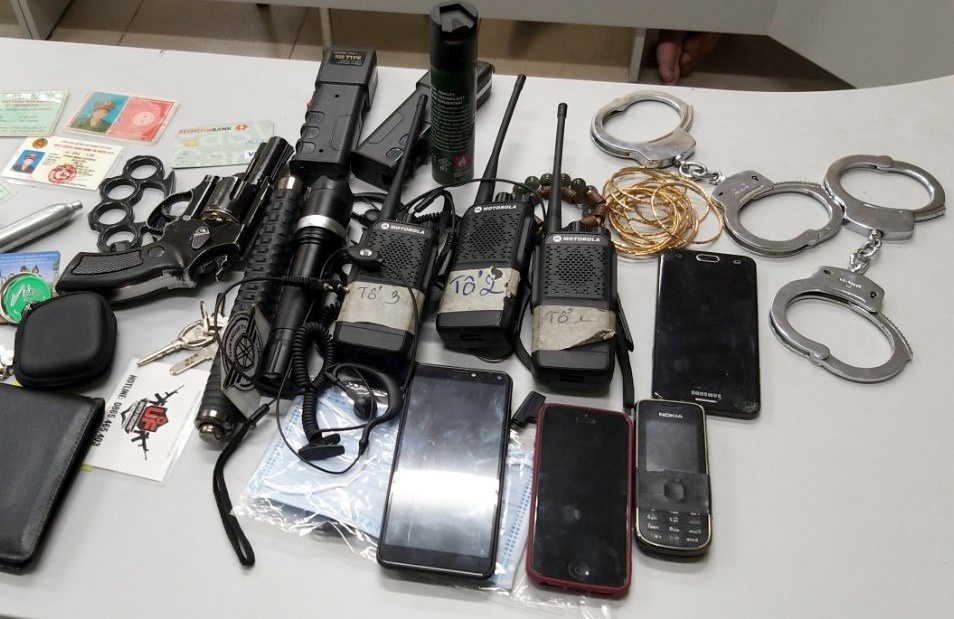 giả hình sự đi cướp ở sài gòn ảnh 2 gia hinh su di cuop o sai gon anh 2