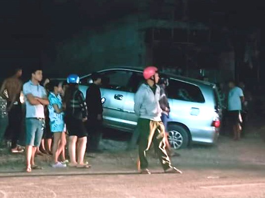 Vu tai xe tu vong do trung dan: Oto toe lua tren duong hinh anh