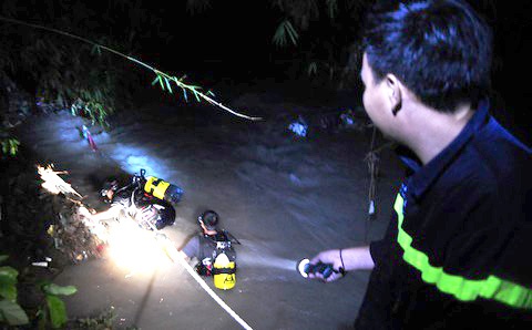 Tim be gai mat tich duoi song Sai Gon hinh anh